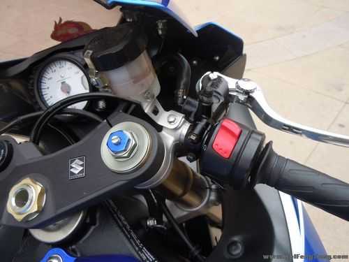 2升,摩托车的油耗不仅与摩托车本身有关系,也与摩托车驾驶员的驾驶